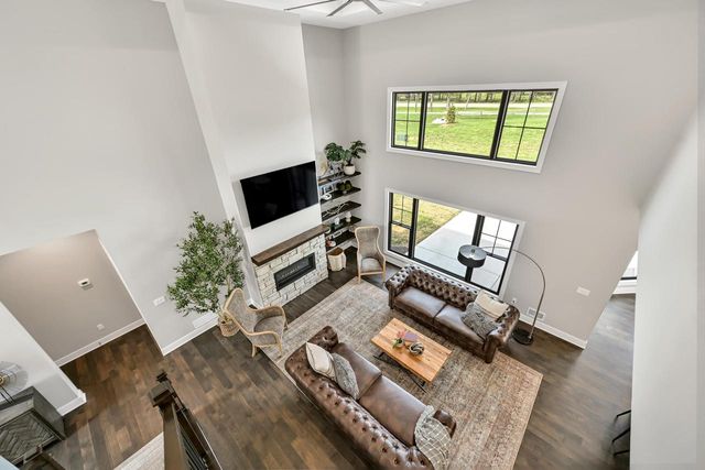 254 River Oaks CIRCLE, Delafield, WI 53018