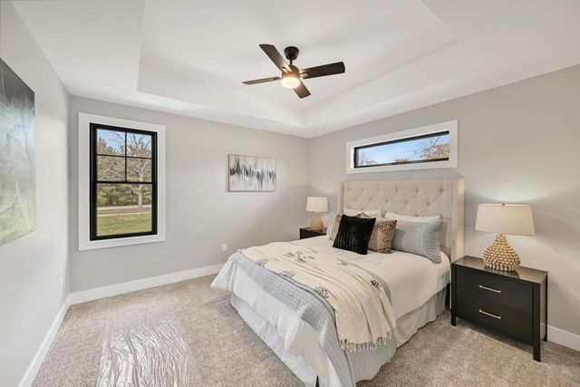 254 River Oaks CIRCLE, Delafield, WI 53018