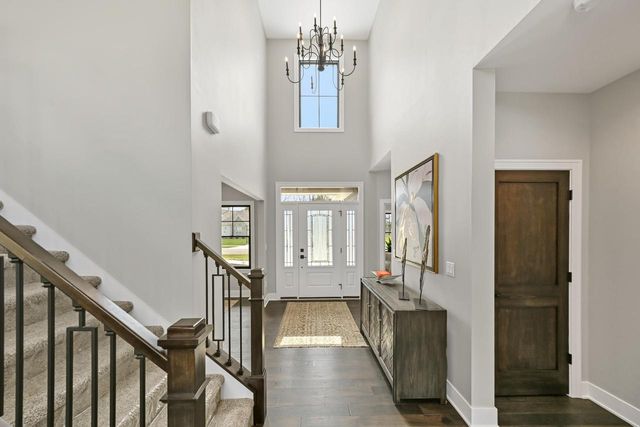 254 River Oaks CIRCLE, Delafield, WI 53018