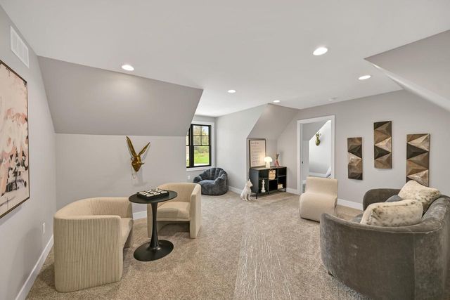 254 River Oaks CIRCLE, Delafield, WI 53018