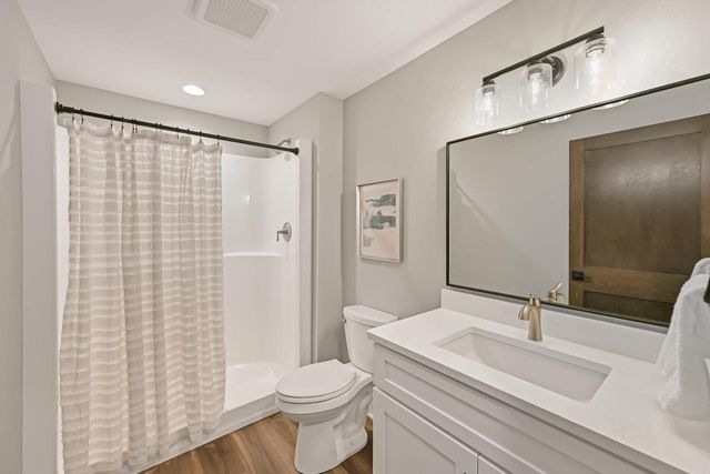254 River Oaks CIRCLE, Delafield, WI 53018