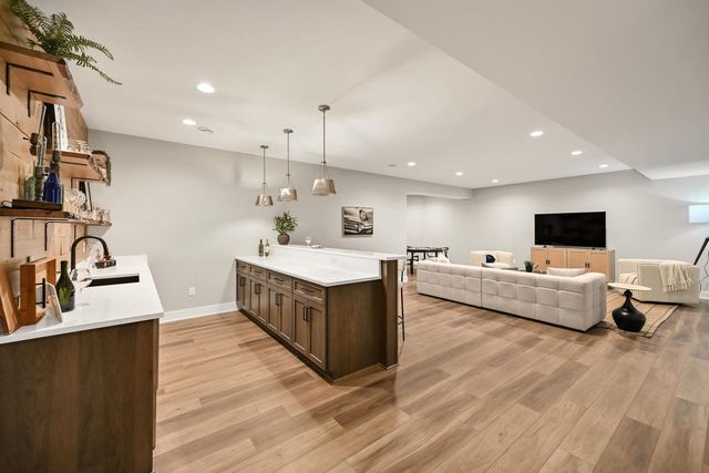 254 River Oaks CIRCLE, Delafield, WI 53018