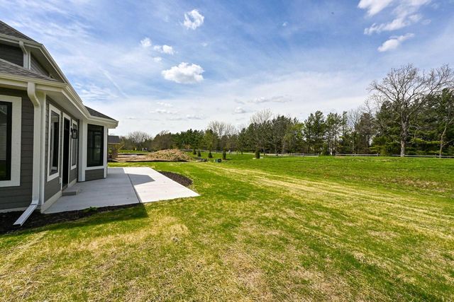 254 River Oaks CIRCLE, Delafield, WI 53018