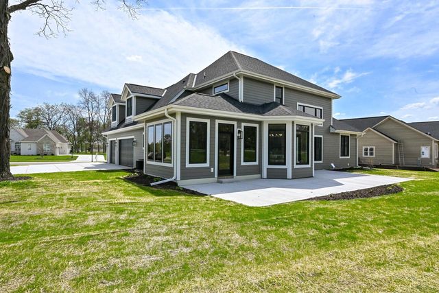 254 River Oaks CIRCLE, Delafield, WI 53018