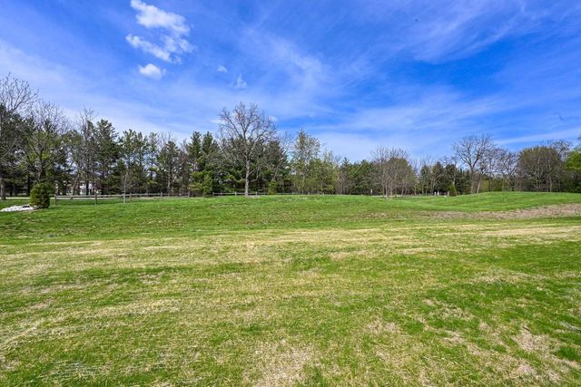 254 River Oaks CIRCLE, Delafield, WI 53018