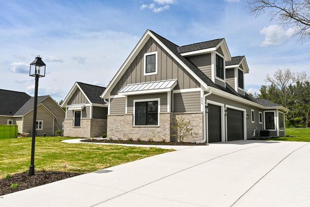 254 River Oaks CIRCLE, Delafield, WI 53018