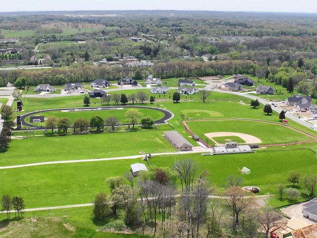 254 River Oaks CIRCLE, Delafield, WI 53018