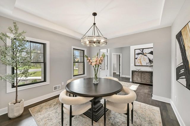 254 River Oaks CIRCLE, Delafield, WI 53018