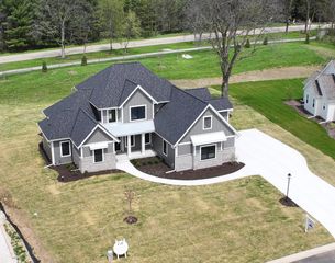254 River Oaks CIRCLE, Delafield, WI 53018