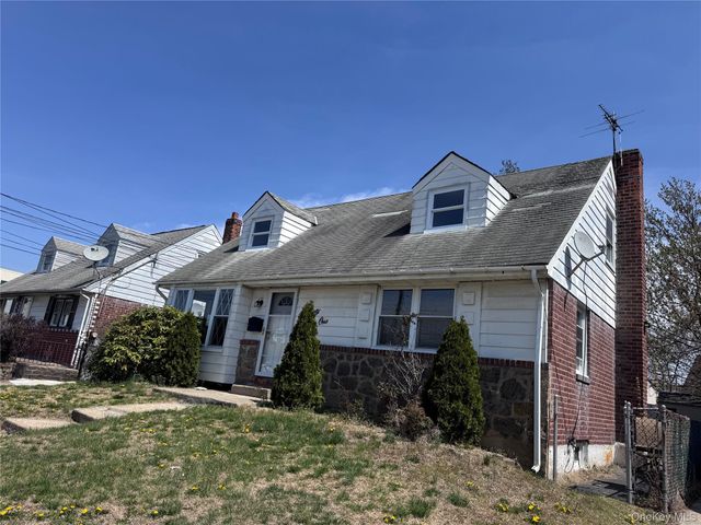 21 Boden Avenue, Valley Stream, NY 11580