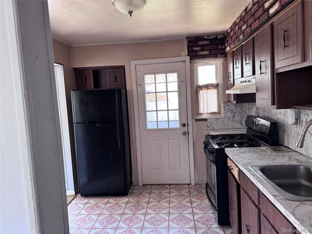 21 Boden Avenue, Valley Stream, NY 11580