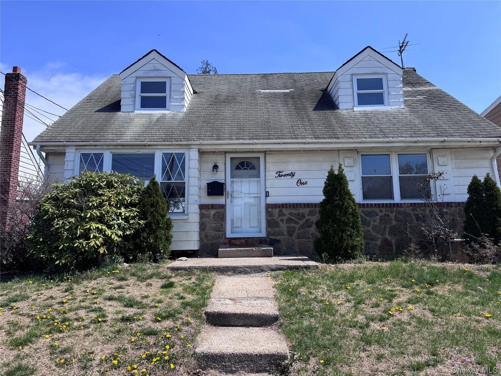 21 Boden Avenue, Valley Stream, NY 11580