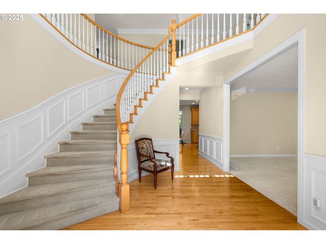 12083 Nw BLACKHAWK Dr, Portland, OR 97229