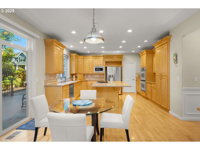 12083 Nw BLACKHAWK Dr, Portland, OR 97229