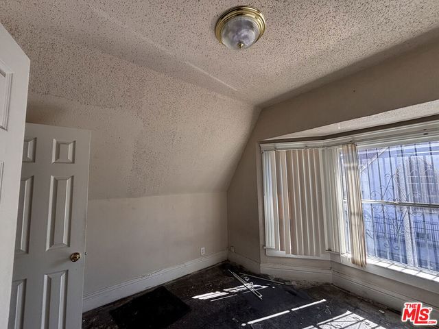 933 E 28th Street, Los Angeles, CA 90011