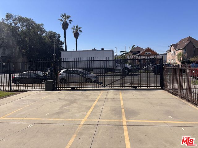 933 E 28th Street, Los Angeles, CA 90011