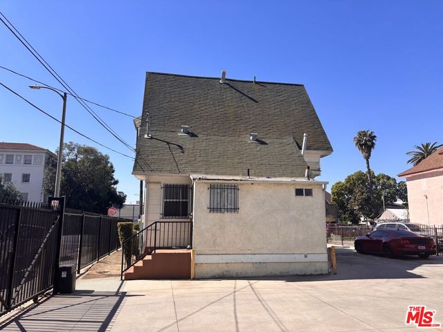 933 E 28th Street, Los Angeles, CA 90011