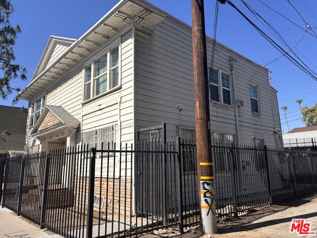 933 E 28th Street, Los Angeles, CA 90011