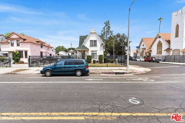 933 E 28th Street, Los Angeles, CA 90011