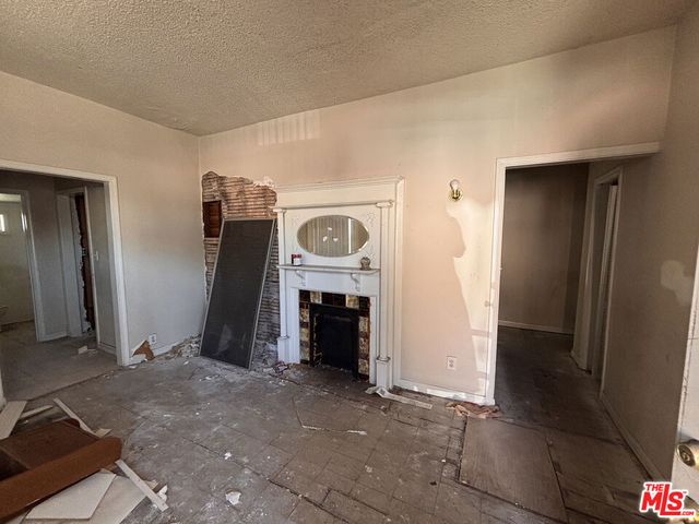 933 E 28th Street, Los Angeles, CA 90011