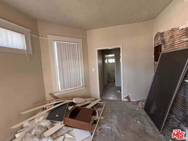 933 E 28th Street, Los Angeles, CA 90011