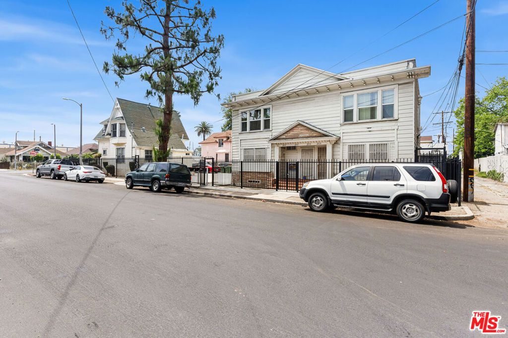 933 E 28th Street, Los Angeles, CA 90011 — photo 2