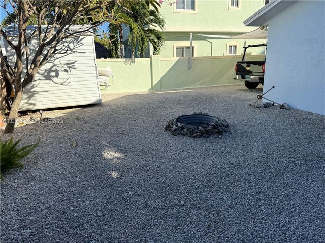 8 N End Rd, Key Largo, FL 33037