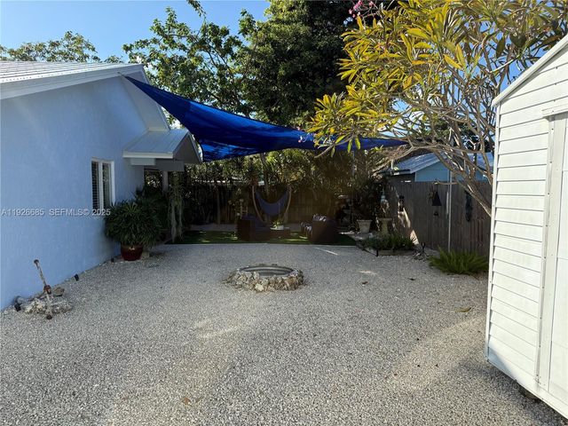 8 N End Rd, Key Largo, FL 33037