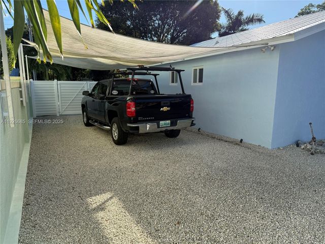 8 N End Rd, Key Largo, FL 33037