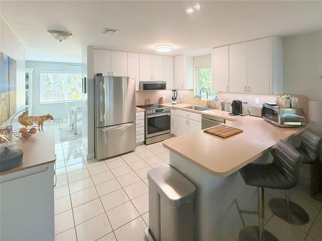 8 N End Rd, Key Largo, FL 33037