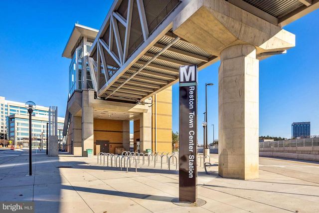 12138 CHANCERY STATION CIR, Reston, VA 20190