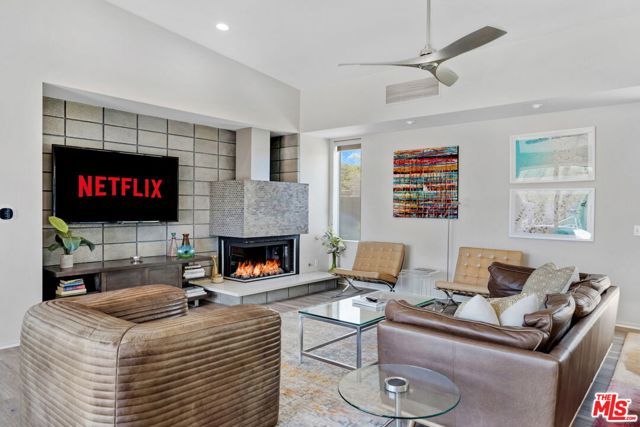 1090 Azure Court, Palm Springs, CA 92262