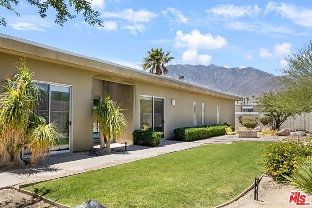 1090 Azure Court, Palm Springs, CA 92262