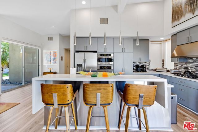 1090 Azure Court, Palm Springs, CA 92262