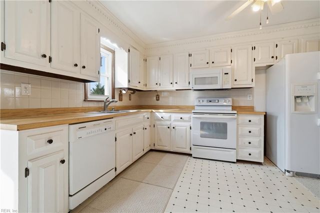 316 Melonie CT, Chesapeake, VA 23322