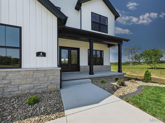 4 Schon Ct., Glen Carbon, IL 62034