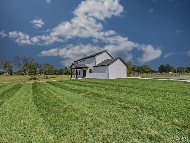 4 Schon Ct., Glen Carbon, IL 62034