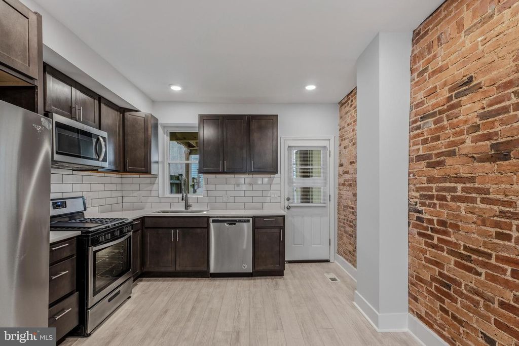 Image 11 of property listing at 1748 S HANOVER ST, Baltimore, MD 21230