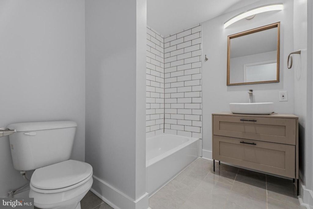 Image 19 of property listing at 1748 S HANOVER ST, Baltimore, MD 21230