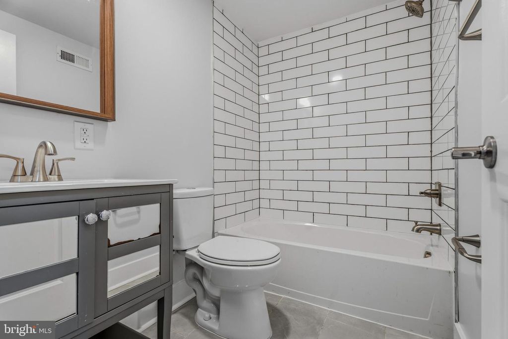 Image 34 of property listing at 1748 S HANOVER ST, Baltimore, MD 21230