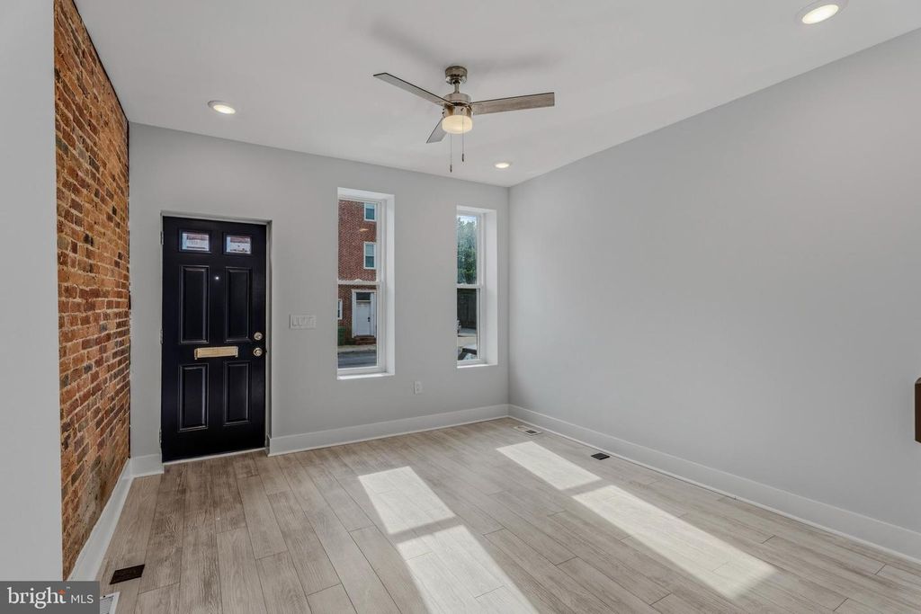 Image 5 of property listing at 1748 S HANOVER ST, Baltimore, MD 21230
