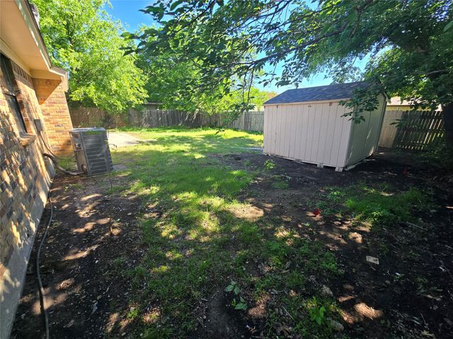 7528 Meadowlark Lane N, Watauga, TX 76148