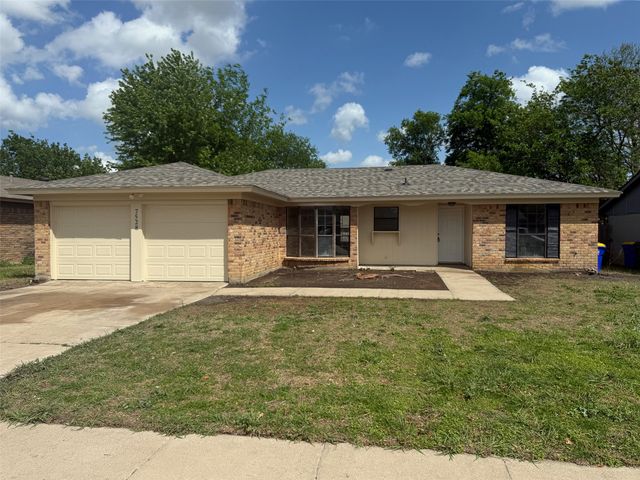 7528 Meadowlark Lane N, Watauga, TX 76148
