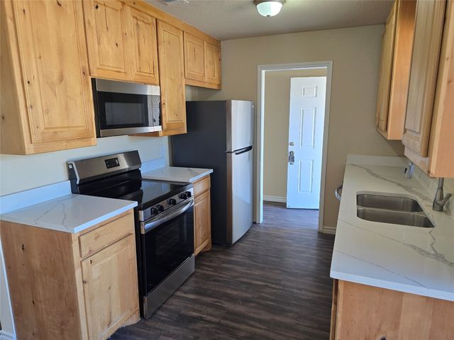 7528 Meadowlark Lane N, Watauga, TX 76148