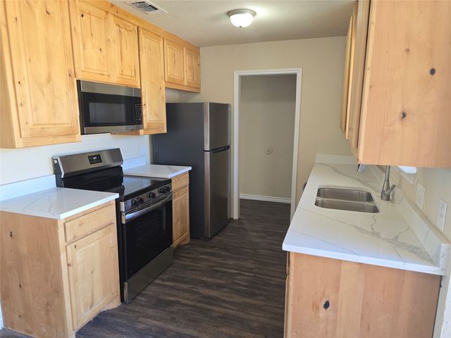 7528 Meadowlark Lane N, Watauga, TX 76148