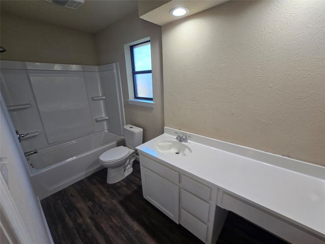 7528 Meadowlark Lane N, Watauga, TX 76148