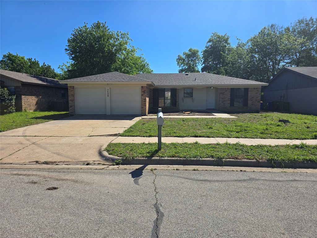 7528 Meadowlark Lane N, Watauga, TX 76148