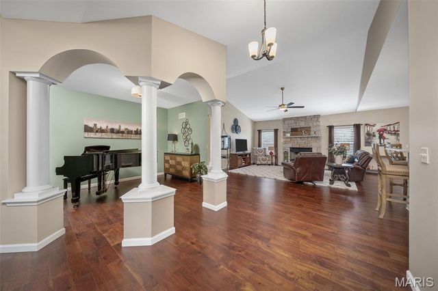 256 Mason Glen Drive, Lake St Louis, MO 63367