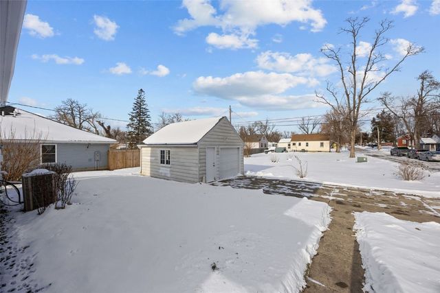 800 35th Street NE, Cedar Rapids, IA 52402