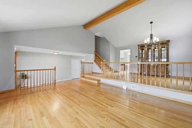8920 Emerald Court, Hickory Hills, IL 60457